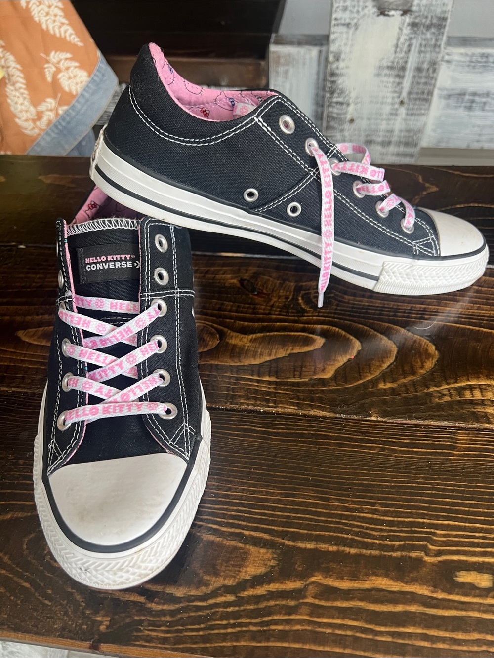 Converse * Hello Kitty * Chuck Taylor * All Star Shoes